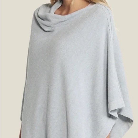 BAREFOOT DREAMS Cozychic Ultra Lite Poncho in Blue Water one sz - Picture 4 of 5